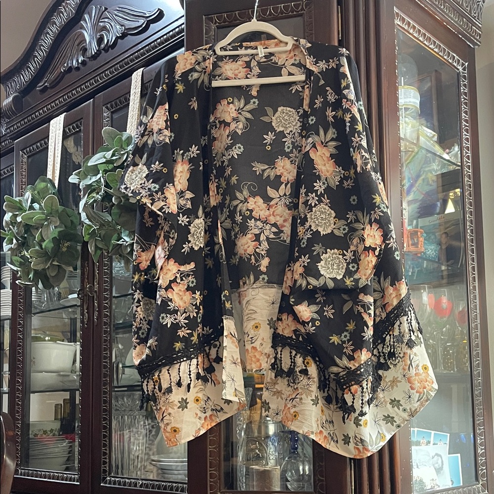 Mittoshop Floral Kimono with Black and Cream